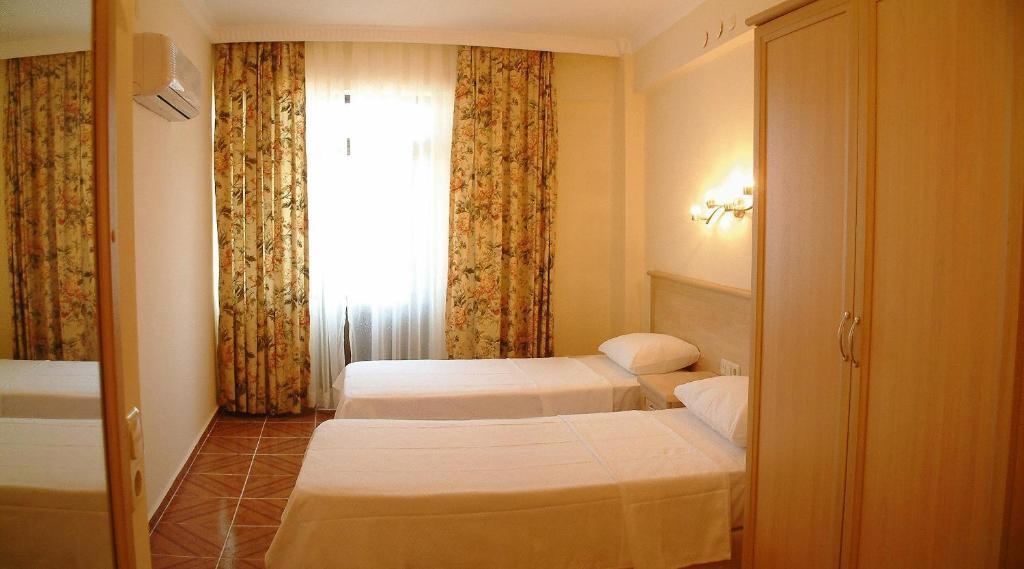 מרמריס George & Dragon Beach Hotel חדר תמונה