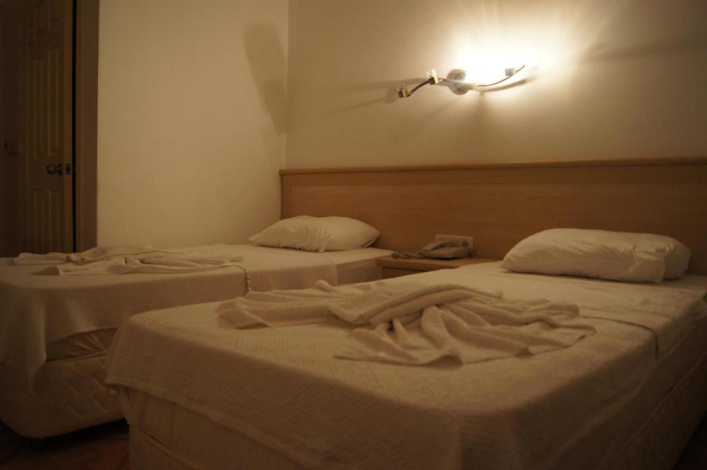 מרמריס George & Dragon Beach Hotel חדר תמונה