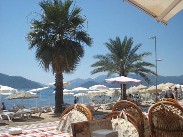 מרמריס George & Dragon Beach Hotel חדר תמונה