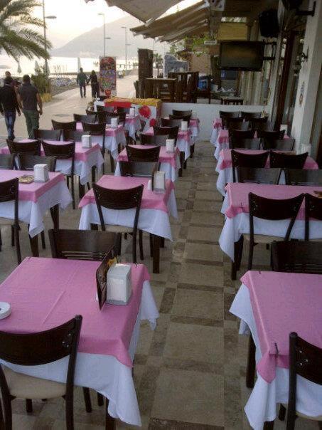 מרמריס George & Dragon Beach Hotel מראה חיצוני תמונה
