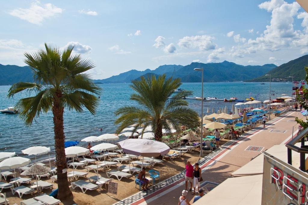 מרמריס George & Dragon Beach Hotel חדר תמונה