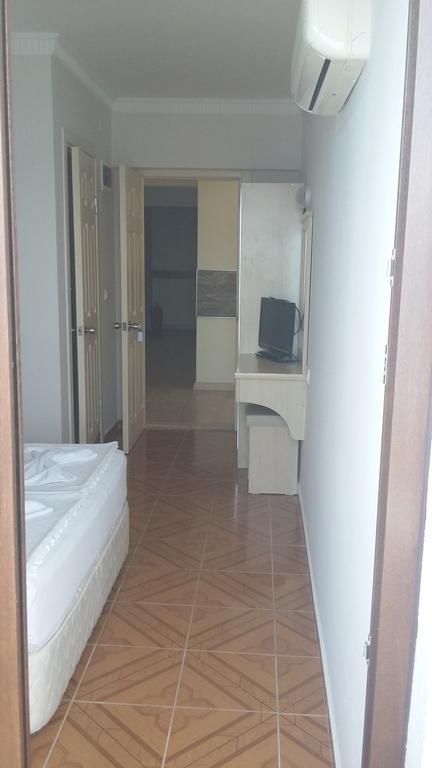 מרמריס George & Dragon Beach Hotel מראה חיצוני תמונה