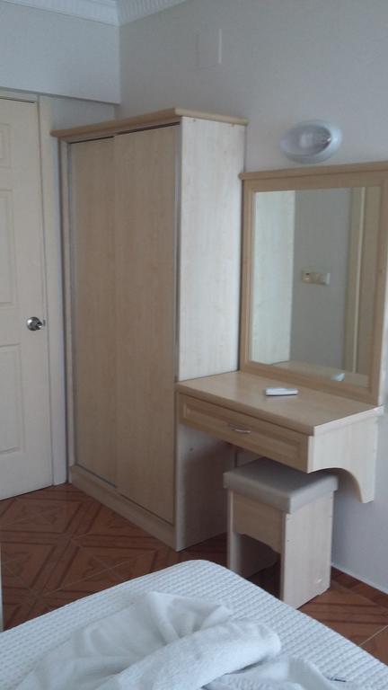 מרמריס George & Dragon Beach Hotel מראה חיצוני תמונה