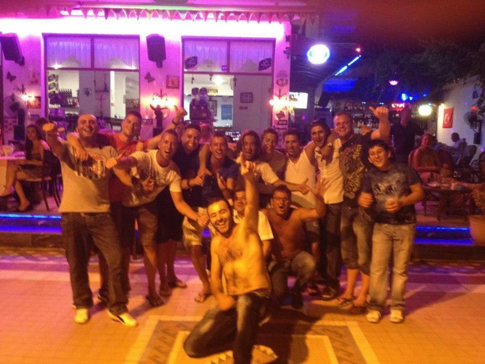 מרמריס George & Dragon Beach Hotel מראה חיצוני תמונה