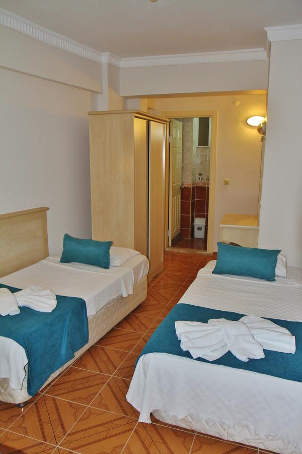 מרמריס George & Dragon Beach Hotel מראה חיצוני תמונה