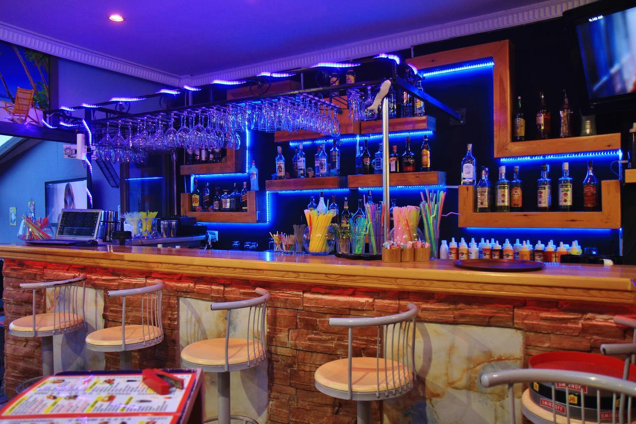 מרמריס George & Dragon Beach Hotel מראה חיצוני תמונה