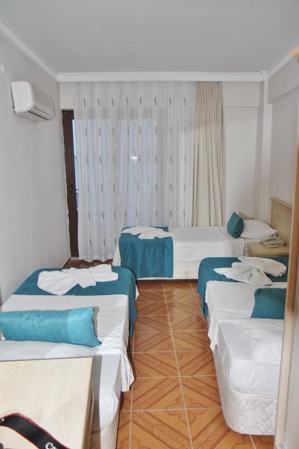 מרמריס George & Dragon Beach Hotel מראה חיצוני תמונה