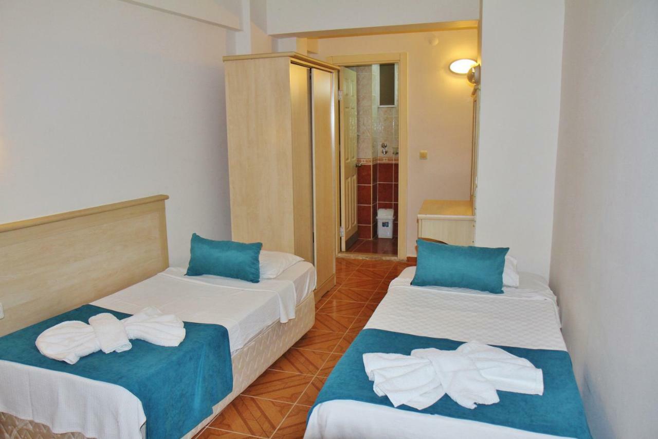 מרמריס George & Dragon Beach Hotel מראה חיצוני תמונה