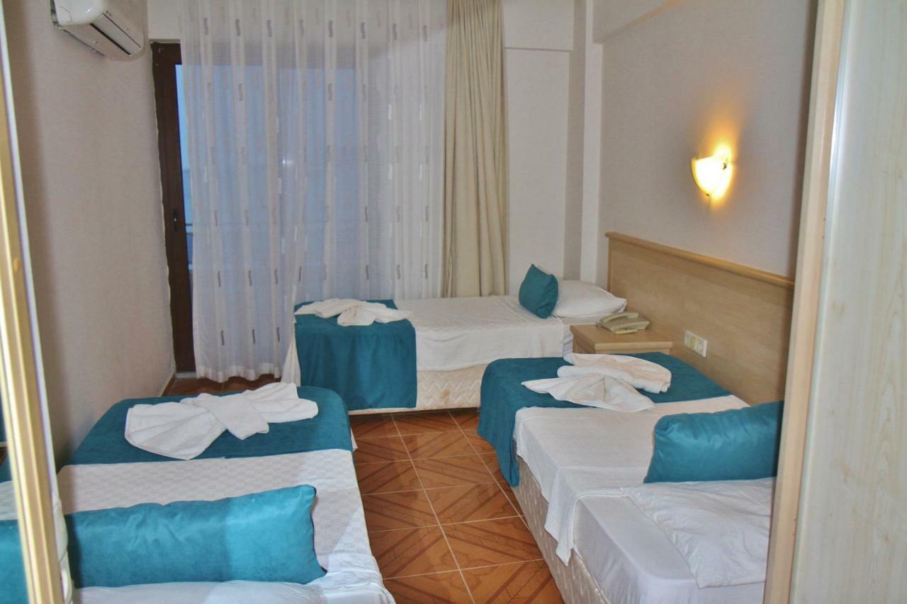 מרמריס George & Dragon Beach Hotel מראה חיצוני תמונה