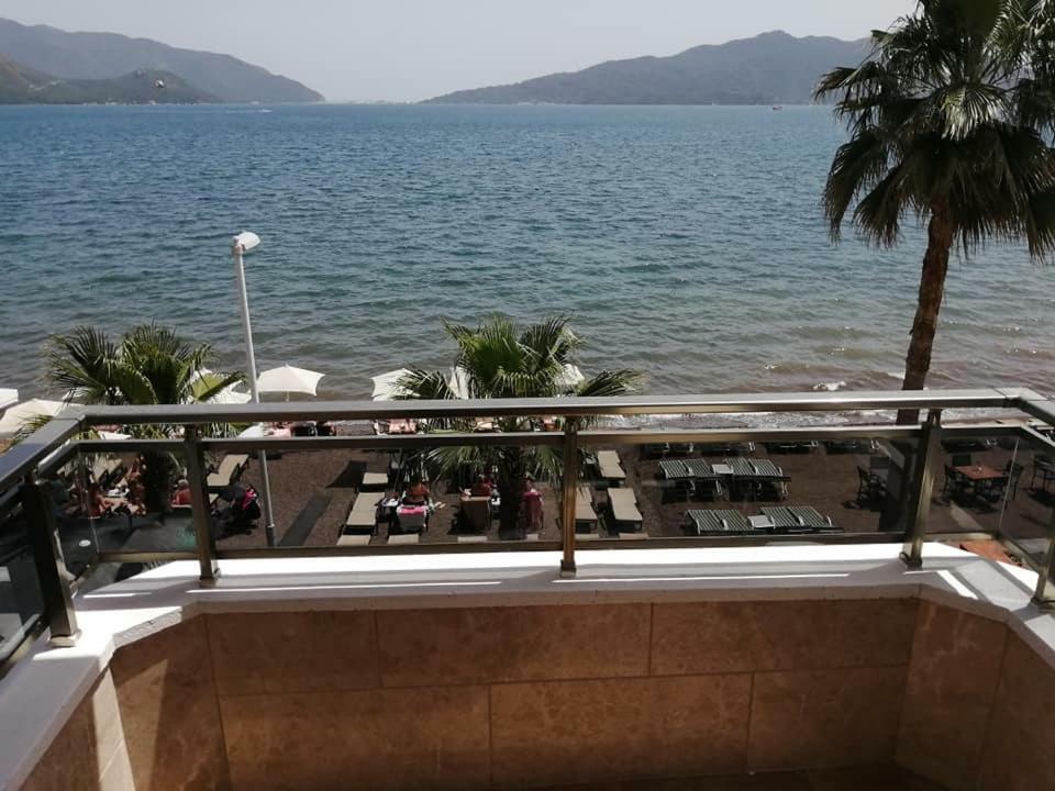 מרמריס George & Dragon Beach Hotel מראה חיצוני תמונה