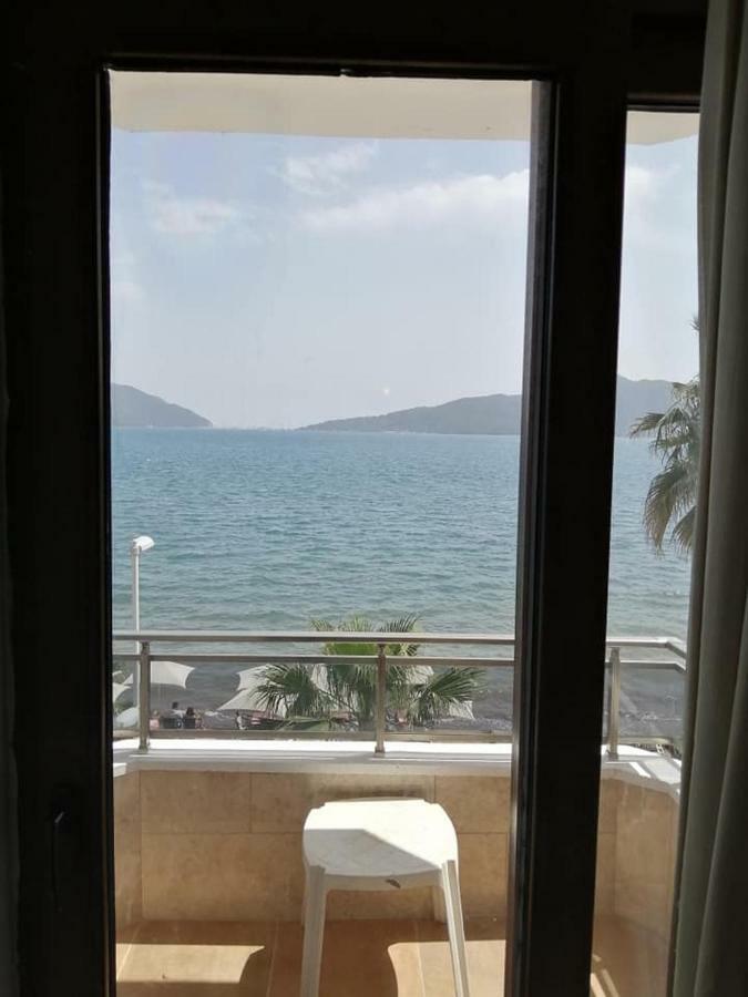 מרמריס George & Dragon Beach Hotel מראה חיצוני תמונה