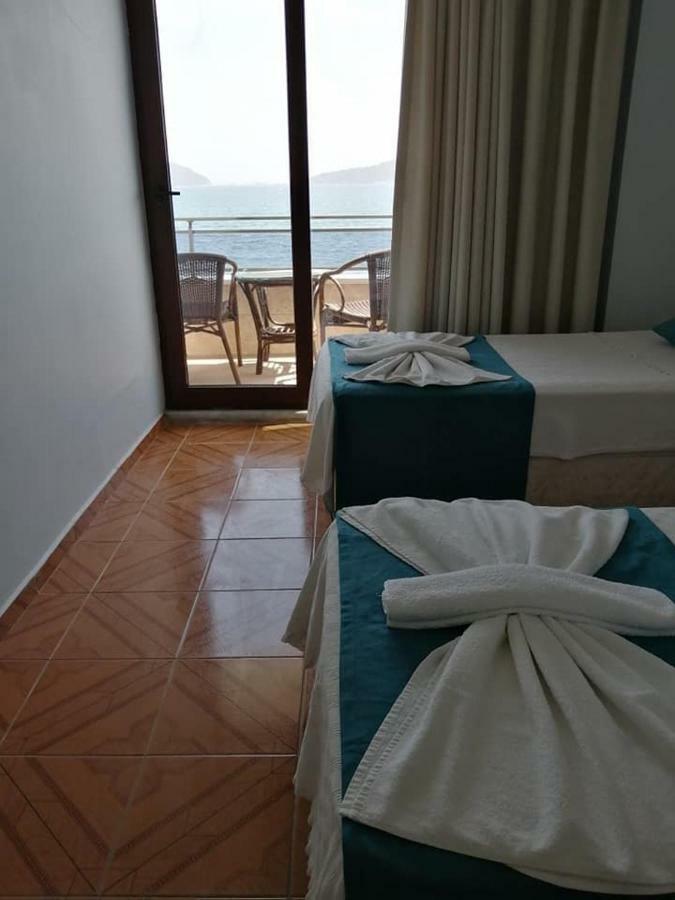 מרמריס George & Dragon Beach Hotel מראה חיצוני תמונה