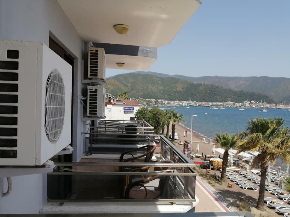 מרמריס George & Dragon Beach Hotel מראה חיצוני תמונה