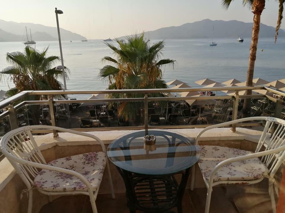 מרמריס George & Dragon Beach Hotel מראה חיצוני תמונה