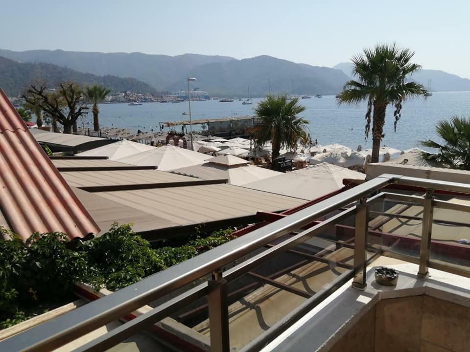 מרמריס George & Dragon Beach Hotel מראה חיצוני תמונה
