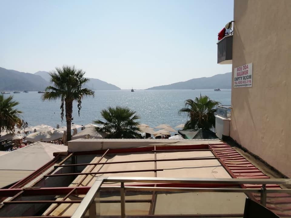 מרמריס George & Dragon Beach Hotel מראה חיצוני תמונה