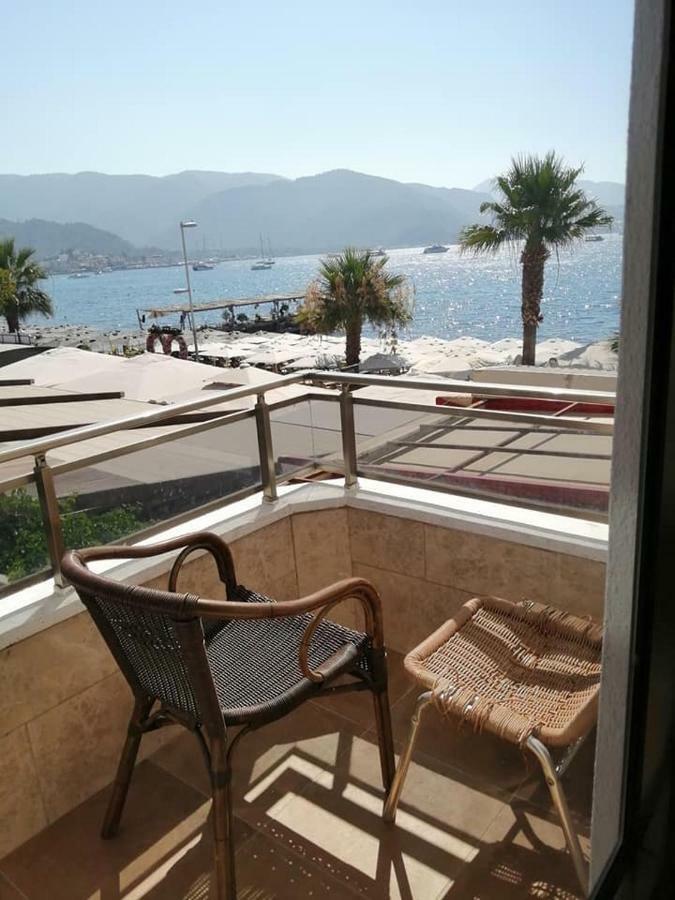 מרמריס George & Dragon Beach Hotel מראה חיצוני תמונה